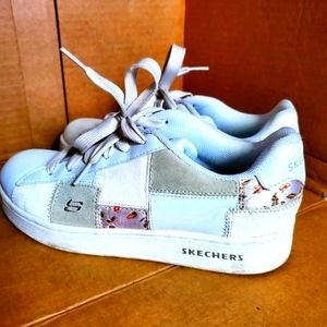 Sketchers Sneakers